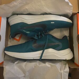 Nike Downshifter 12 Running Shoes SIZE 12.5